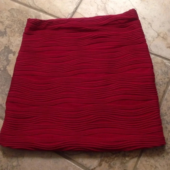 Arden B red Skirt - Picture 4 of 9